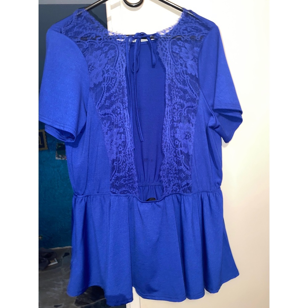 Blouse - Picture 2 of 3